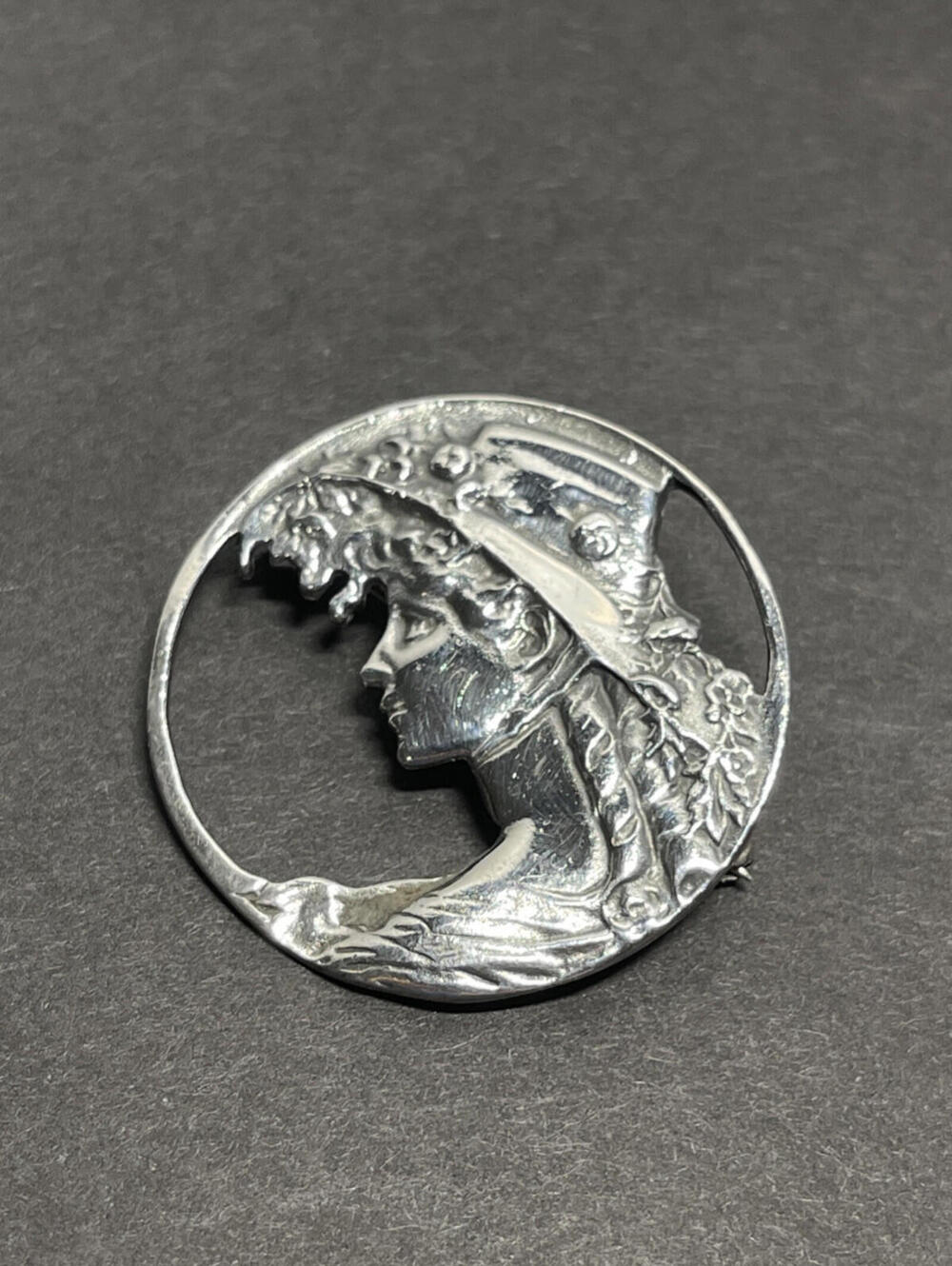 Vintage Sterling Silver Round Art Nouveau Lady Profile Brooch from 1970's - Picture 4 of 9